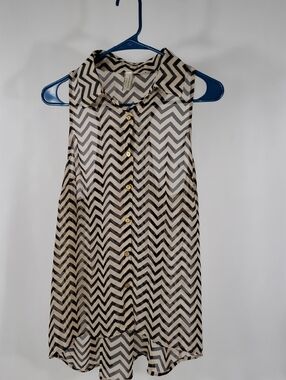 Sleeveless Sheer  Chevron Button-Up Blouse Womens Lg in Black & Cream